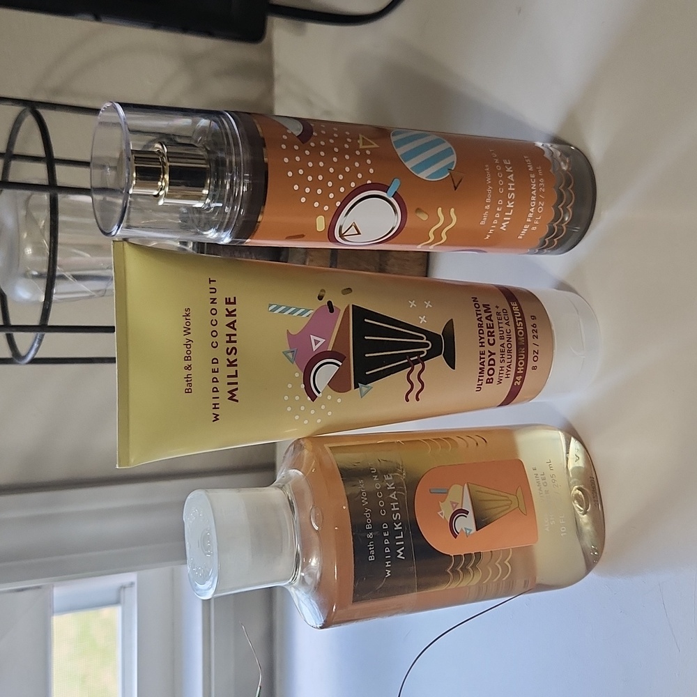 BBW BATH & BODY WORKS WHIPPED COCONUT MILKSHAKE
